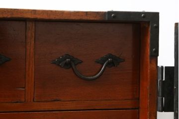 激レア!特注品　縁起物　おかめの漆絵が描かれた総欅材製の庄内小箪笥(掛硯型、懸硯型、船箪笥、帳場箪笥、おたふく、小引き出し、たんす、タンス、アンティーク)(R-057060)
