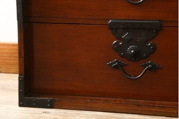 激レア!特注品　縁起物　おかめの漆絵が描かれた総欅材製の庄内小箪笥(掛硯型、懸硯型、船箪笥、帳場箪笥、おたふく、小引き出し、たんす、タンス、アンティーク)(R-057060)