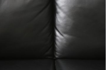 中古　美品　フランスベッド取り扱い　イタリア　サコモディ(S'ACCOMODI)　本革の上質な2人掛けレザーソファ(アームソファ、2Pソファ)(定価約40万円)(R-057061)