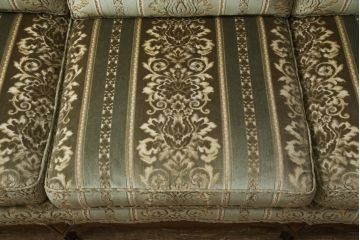 中古　美品　DREXEL HERITAGE(ドレクセルヘリテイジ)　 Upholstery(アップホルスタリー)　エレガントな空間を演出するクッション付き3人掛けソファ(三人掛け、3P)(R-057073)