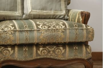 中古　美品　DREXEL HERITAGE(ドレクセルヘリテイジ)　 Upholstery(アップホルスタリー)　エレガントな空間を演出するクッション付き3人掛けソファ(三人掛け、3P)(R-057073)
