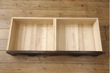 中古　欅産業　拭き漆塗り　立派な金具が目を引く仙台箪笥キャビネット(水屋箪笥、食器棚、戸棚、収納棚)(定価約55万円)(R-057079)