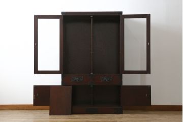 中古　欅産業　拭き漆塗り　立派な金具が目を引く仙台箪笥キャビネット(水屋箪笥、食器棚、戸棚、収納棚)(定価約55万円)(R-057082)