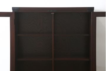 中古　欅産業　拭き漆塗り　立派な金具が目を引く仙台箪笥キャビネット(水屋箪笥、食器棚、戸棚、収納棚)(定価約55万円)(R-057082)