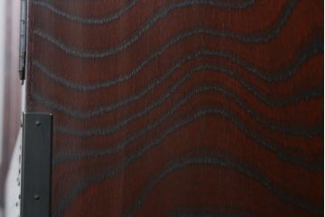 中古　欅産業　拭き漆塗り　立派な金具が目を引く仙台箪笥キャビネット(水屋箪笥、食器棚、戸棚、収納棚)(定価約55万円)(R-057082)