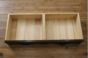 中古　欅産業　拭き漆塗り　立派な金具が目を引く仙台箪笥キャビネット(水屋箪笥、食器棚、戸棚、収納棚)(定価約55万円)(R-057082)
