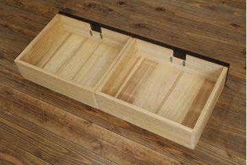 中古　欅産業　拭き漆塗り　立派な金具が目を引く仙台箪笥キャビネット(水屋箪笥、食器棚、戸棚、収納棚)(定価約55万円)(R-057082)