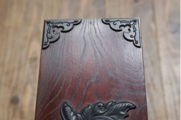 中古　欅産業　拭き漆塗り　立派な金具が目を引く仙台箪笥キャビネット(水屋箪笥、食器棚、戸棚、収納棚)(定価約55万円)(R-057082)