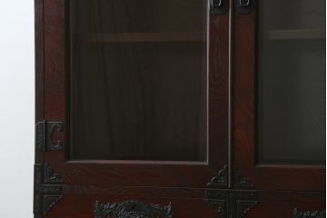 中古　欅産業　拭き漆塗り　立派な金具が目を引く仙台箪笥キャビネット(水屋箪笥、食器棚、戸棚、収納棚)(定価約55万円)(R-057082)
