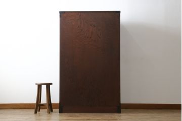 中古　欅産業　拭き漆塗り　立派な金具が目を引く仙台箪笥キャビネット(水屋箪笥、食器棚、戸棚、収納棚)(定価約55万円)(R-057082)