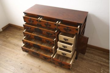 中古 美品 最高級の上手物!貫禄ただよう本漆塗りの仙台箪笥(衣装箪笥、引き出し、チェスト)(定価約120万円)(R-057084)