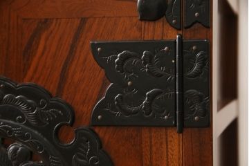 中古 美品 最高級の上手物!貫禄ただよう本漆塗りの仙台箪笥(衣装箪笥、引き出し、チェスト)(定価約120万円)(R-057084)