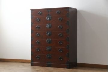 中古　国産　高級工芸家具　松竹梅金具付き!美しい漆塗りの岩谷堂箪笥(チェスト、引き出し、衣装箪笥)(R-057089)