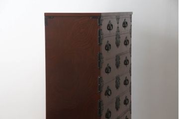 中古　国産　高級工芸家具　松竹梅金具付き!美しい漆塗りの岩谷堂箪笥(チェスト、引き出し、衣装箪笥)(R-057089)