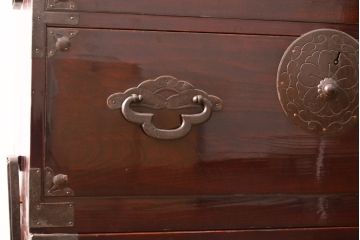 和製アンティーク　極上!美品　前板栗材　極めて漆のキレイな米沢箪笥(和タンス、衣装たんす、時代箪笥)(R-057095)
