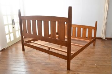 中古　美品　高級品　Stickley(スティックレー、スティックレイ)　キングサイズ!上品な象嵌入りのナラ材製ベッドフレーム(木製ベッド)(R-057100)
