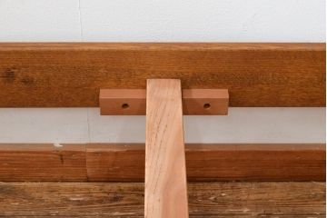 中古　美品　高級品　Stickley(スティックレー、スティックレイ)　キングサイズ!上品な象嵌入りのナラ材製ベッドフレーム(木製ベッド)(R-057100)