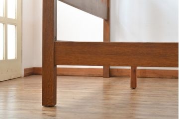 中古　美品　高級品　Stickley(スティックレー、スティックレイ)　キングサイズ!上品な象嵌入りのナラ材製ベッドフレーム(木製ベッド)(R-057100)