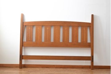中古　美品　高級品　Stickley(スティックレー、スティックレイ)　キングサイズ!上品な象嵌入りのナラ材製ベッドフレーム(木製ベッド)(R-057100)