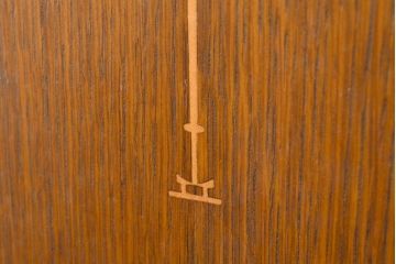 中古　美品　高級品　Stickley(スティックレー、スティックレイ)　キングサイズ!上品な象嵌入りのナラ材製ベッドフレーム(木製ベッド)(R-057100)