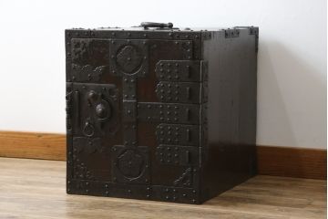 和製アンティーク　総桐　小振りなサイズながら重厚感がただよう船箪笥(掛硯型、懸硯型、和箪笥、時代箪笥、桐たんす、小物収納)(R-057106)