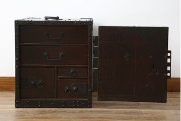 和製アンティーク　総桐　小振りなサイズながら重厚感がただよう船箪笥(掛硯型、懸硯型、和箪笥、時代箪笥、桐たんす、小物収納)(R-057106)