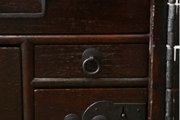 和製アンティーク　総桐　小振りなサイズながら重厚感がただよう船箪笥(掛硯型、懸硯型、和箪笥、時代箪笥、桐たんす、小物収納)(R-057106)