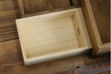 和製アンティーク　総桐　小振りなサイズながら重厚感がただよう船箪笥(掛硯型、懸硯型、和箪笥、時代箪笥、桐たんす、小物収納)(R-057106)