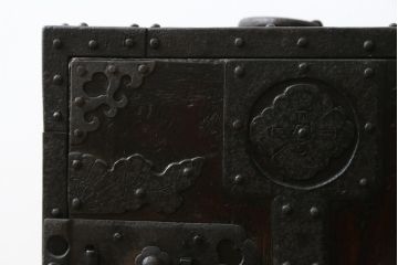 和製アンティーク　総桐　小振りなサイズながら重厚感がただよう船箪笥(掛硯型、懸硯型、和箪笥、時代箪笥、桐たんす、小物収納)(R-057106)