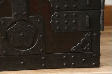 和製アンティーク　総桐　小振りなサイズながら重厚感がただよう船箪笥(掛硯型、懸硯型、和箪笥、時代箪笥、桐たんす、小物収納)(R-057106)