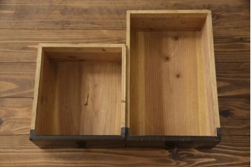 和製アンティーク　前面ケヤキ(欅)材　重厚感あふれる観音開き時代箪笥(和箪笥、収納タンス、チェスト、引き出し)(R-057112)