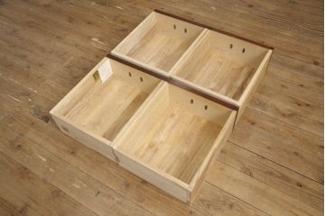 中古　美品　岩谷堂箪笥　力強い木目と重厚な金具が目を引くサイドボード(戸棚、収納棚、キャビネット)(R-057120)