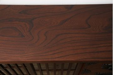 中古　美品　岩谷堂箪笥　力強い木目と重厚な金具が目を引くサイドボード(戸棚、収納棚、キャビネット)(R-057120)