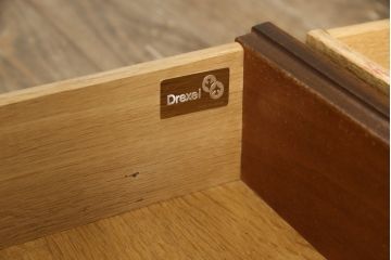 中古　美品　DREXEL HERITAGE(ドレクセルヘリテイジ)　FRANCESCA(フランチェスカ)シリーズ　優美なデザインのチェスト(引き出し)(定価約84万円)(R-057129)