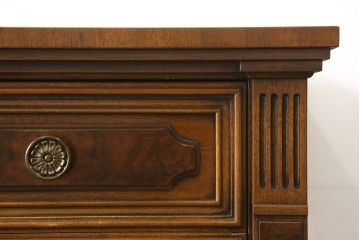 中古　美品　DREXEL HERITAGE(ドレクセルヘリテイジ)　FRANCESCA(フランチェスカ)シリーズ　優美なデザインのチェスト(引き出し)(定価約84万円)(R-057129)