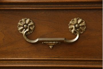 中古　美品　DREXEL HERITAGE(ドレクセルヘリテイジ)　FRANCESCA(フランチェスカ)シリーズ　優美なデザインのチェスト(引き出し)(定価約84万円)(R-057129)
