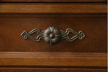 中古　DREXEL HERITAGE(ドレクセルヘリテイジ)　Italian Provincial(イタリアンプロヴィンシャル)　優雅な縦型のサイドチェスト(ドロワー、引き出し)(定価約48万円)(R-057130)