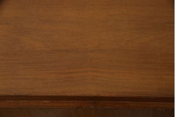 イギリスアンティーク　ウォールナット材　足先のデザインが目を引く、上品な佇まいの片袖机(ワークデスク、在宅用、在宅ワーク)(R-057133)