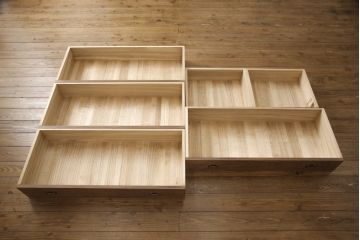 中古　美品　伝統工芸士　中村悟作　焼桐仕上げのモダンなデザインが魅力!和モダンな空間づくりに活躍する紀州箪笥(胴厚、総桐箪笥、総桐たんす、引き出し、サイドチェスト)(R-057134)