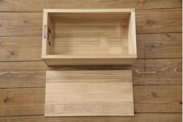 中古　美品　岩谷堂箪笥　菊幸　かくし付き　桜が散りばめられた金具が上品な雰囲気を醸し出す整理箪笥(引き出し、サイドチェスト、整理タンス、小箪笥)(R-057135)