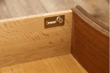 中古　DREXEL HERITAGE(ドレクセルヘリテイジ)　Touraine(ツーレイン)シリーズ　上品な佇まいのランジェリーチェスト(引き出し、サイドチェスト)(R-057136)