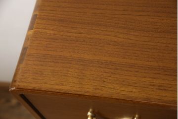 中古　美品　金惣一作　漆塗り　上品でモダンな雰囲気を醸し出す加茂総桐箪笥(総桐たんす、引き出し、チェスト、衣装タンス)(R-057139)
