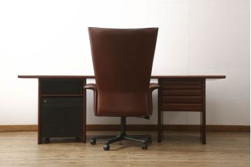 中古　美品　希少!イタリア高級家具　すべて本革張りの贅沢な作り!デスクとチェアのセット(レザー、机、椅子、イス)(R-057144)