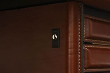 中古　美品　希少!イタリア高級家具　すべて本革張りの贅沢な作り!デスクとチェアのセット(レザー、机、椅子、イス)(R-057144)