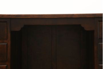 中古　美品　カバ材　北の匠　山室家具製作所　どっしりとしたデザインがステキな両袖机(両袖デスク、ワークデスク)(定価約37万円)(R-057147)