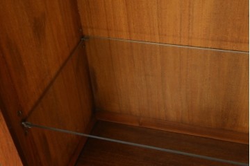 アジアンビンテージ　オリエンタル調の凝ったデザインが魅力の唐木製キャビネット　(R-057152)