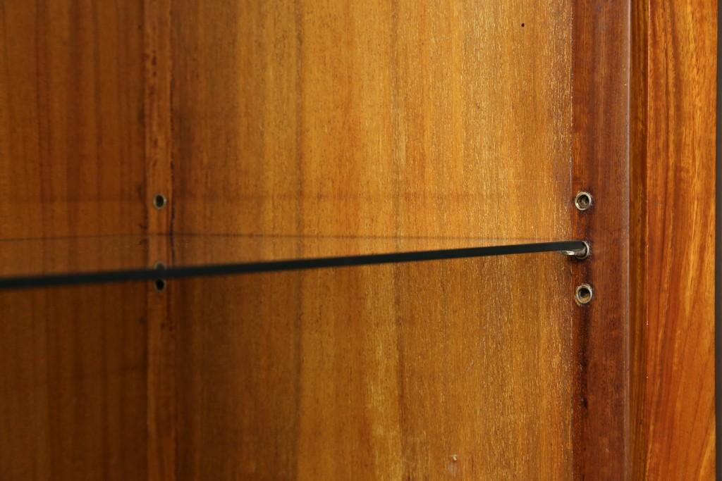 アジアンビンテージ　オリエンタル調の凝ったデザインが魅力の唐木製キャビネット　(R-057152)