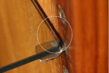 アジアンビンテージ　オリエンタル調の凝ったデザインが魅力の唐木製キャビネット　(R-057152)