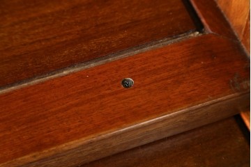 アジアンビンテージ　オリエンタル調の凝ったデザインが魅力の唐木製キャビネット　(R-057152)