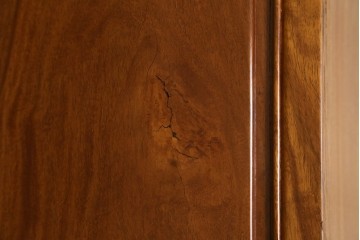 アジアンビンテージ　オリエンタル調の凝ったデザインが魅力の唐木製キャビネット　(R-057152)